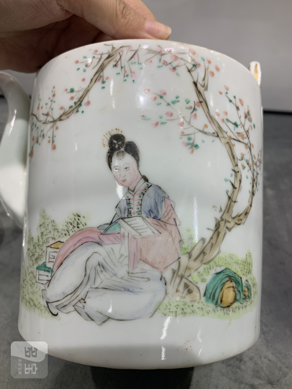 民国粉彩桃花美人图壶 - 图12